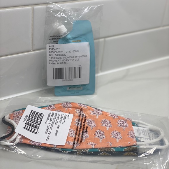 ANTHRO 3 PK REVERSIBLE COTTON MASKS/SANITIZER NEW - Picture 12 of 12